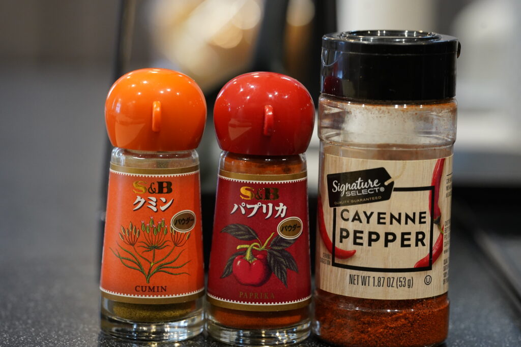 クミン、パプリカ、カイエンペッパー