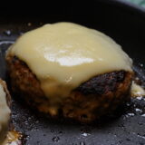 チーズとろとろジューシーなハンバーグ
