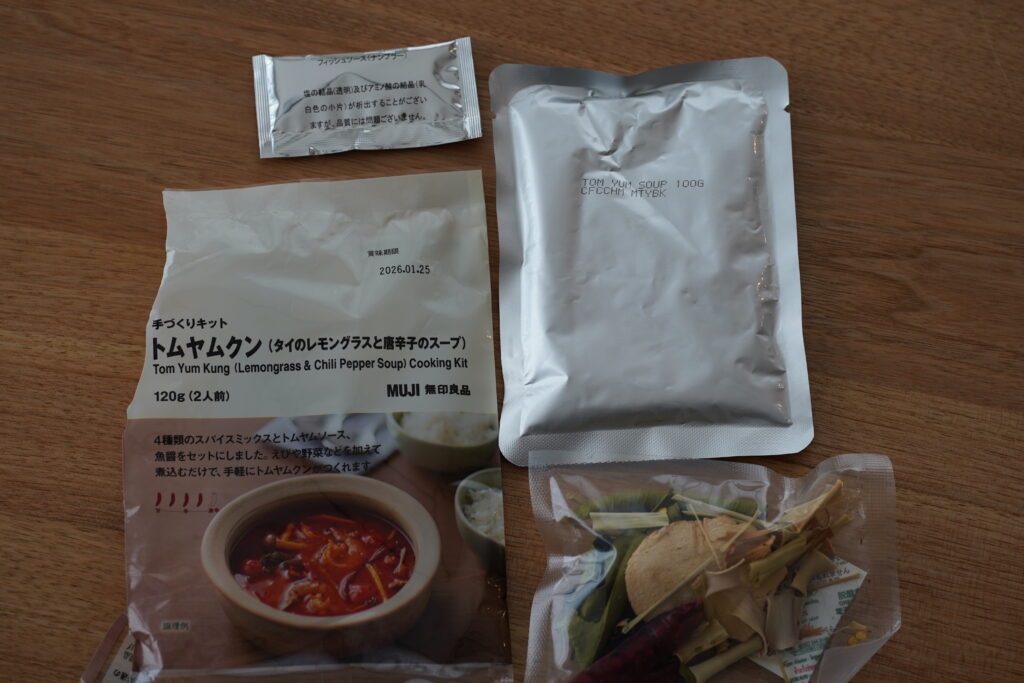 無印良品トムヤムクンの中身を開封した写真