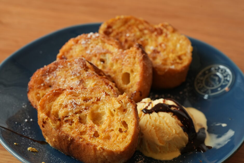 フランスパンで作るフレンチトーストの写真