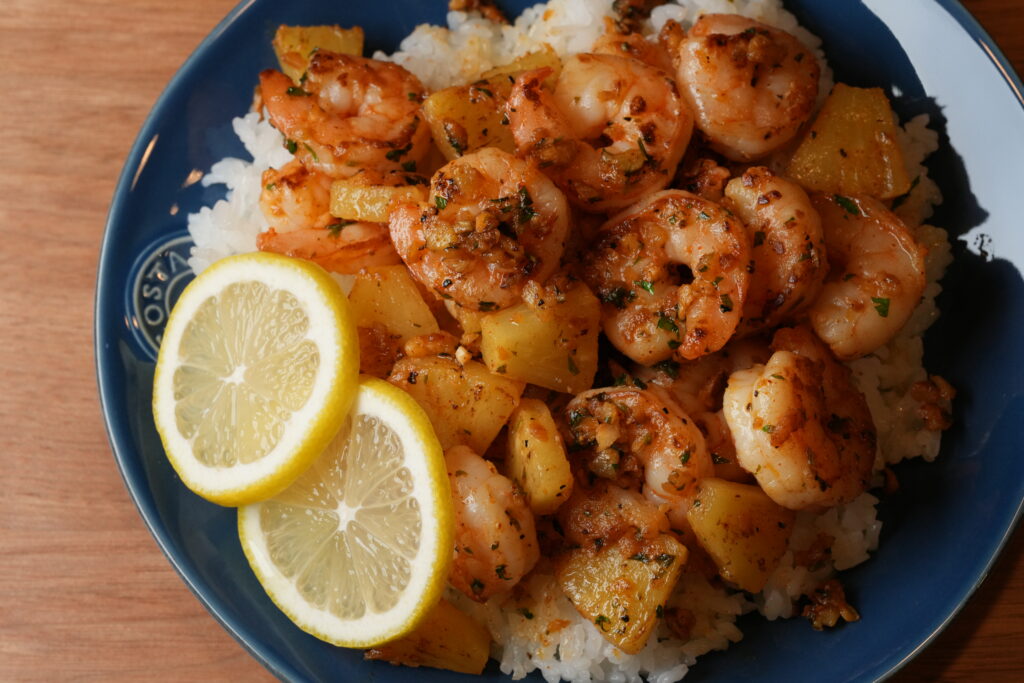 パイナップル入りガーリックシュリンプの写真