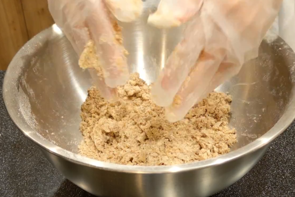 クランブルを作る写真