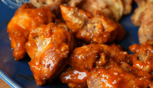 骨なし鶏もも肉で作るバッファローチキンとブルーチーズソース